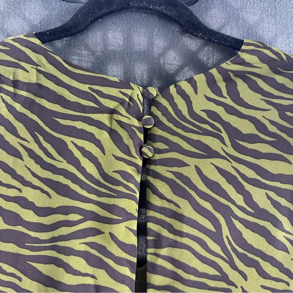 Moon River Green Long Sleeve Gown with V-neck - Picture 4 of 8